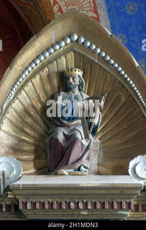 Statue du Roi David sur le maître-autel dans l'église de la naissance de la Vierge Marie à Sveta Marija pod Okicem, Croatie Banque D'Images