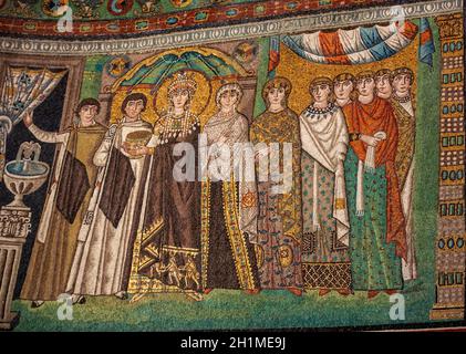 Ravenna, Italie - Sept 11, 2019 : l'intérieur de la Basilique de San Vitale, qui a d'importants exemples d'art byzantin et chrétien de l'époque de l'architecture. Ra Banque D'Images