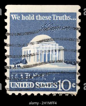 Stamp imprimé aux États-Unis montre Thomas Jefferson Memorial et la signature, vers 1973 Banque D'Images