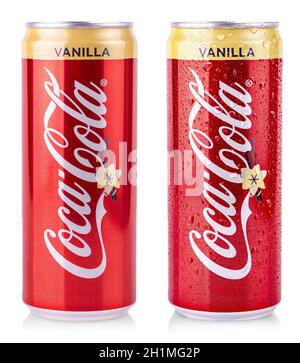 KAMCHATKA, RUSSIE - 23 AVRIL 2020: Coca Cola vanille, CAN de Coca Cola vanille, gros plan de canettes d'aluminium de Coca-Cola vanille avec des gouttes produites par t Banque D'Images