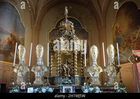 Maître-Autel dans l'église de Saint Victor sur l'île des pêcheurs, l'un des célèbres îles Borromées sur le Lac Majeur, Italie Banque D'Images