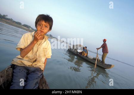 famille fischer du village flottant Chong Kneas sur le lac tonle sap près de la ville de siem riep dans l'est du Cambodge. Cambodge, Sihanoukville Banque D'Images