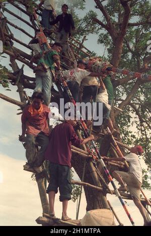 Le festival traditionnel de la fusée Buon Bang Fai dans la ville de Vientiane au Lao, au sud du Lao. Lao, Vientiane, mai 1996 Banque D'Images