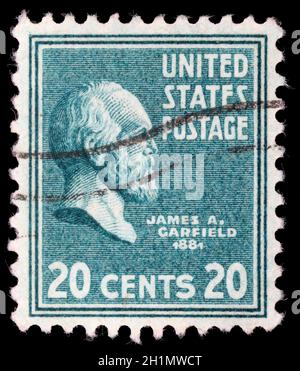 Timbre imprimé aux États-Unis.Affiche un portrait de James Abram Garfield (19 novembre 1831 - 19 septembre 1881).États-Unis - vers 1938 Banque D'Images