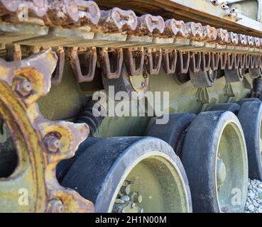 Chaîne de Caterpillar l'ancien réservoir. Musée d'équipements militaires à l'air libre. Banque D'Images