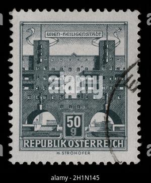 Timbres en Autriche montre Karl Marx Hof par Karl Ehn architecte, à Heiligenstadt, Vienne, série, circa 1959 Banque D'Images