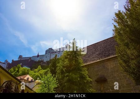 Salzbourg, Autriche - Mai 01, 2017 : la forteresse de Hohensalzburg à Salzbourg en Autriche à sunny day Banque D'Images