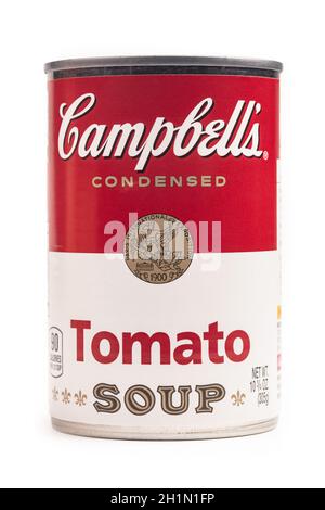 WETZLAR, ALLEMAGNE 2020-09-05: Boîte de soupe condensée aux tomates de Campbell.La Campbell Soup Company, est un producteur américain de soupes en conserve.Utilisation d'Andy Warhol Banque D'Images