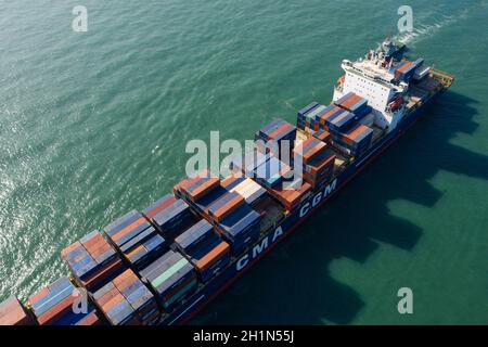 Kwai Tsing, Hong Kong 04 décembre 2019 : vue de dessus du navire de cargaison Banque D'Images