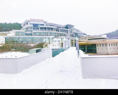 Egerszalok, Hongrie - 06 janvier 2016 : les gens se reposant à la piscine de la station de Saliris.Les piscines thermales d'Egerszalok contiennent de l'eau riche en calcium, magnésiu Banque D'Images