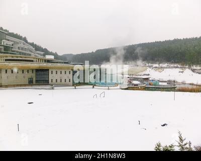 Egerszalok, Hongrie - 06 janvier 2016 : les gens se reposant à la piscine de la station de Saliris.Les piscines thermales d'Egerszalok contiennent de l'eau riche en calcium, magnésiu Banque D'Images