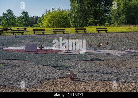 Stare Lysogorki, Pologne, juin 2019 Monument et tombes.Cimetière militaire pour les soldats tombés de la 1ère Armée polonaise qui a participé à la traversée de O Banque D'Images