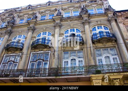 La partie ancienne de Lviv avec de vieilles maisons dans la vieille ville Banque D'Images