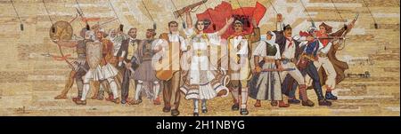 Au-dessus de la mosaïque du Musée National d'histoire avec la propagande socialiste et révolutionnaire héroïque, Tirana, Albanie Banque D'Images