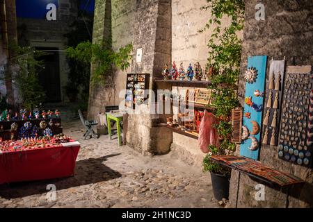 Matera, Italie - 20 septembre 2019 : boutique de souvenirs dans le Sassi di Matera un quartier historique de la ville de Matera. Basilicate. Italie Banque D'Images
