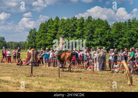 Cedynia, Pologne juin 2019 spectacle d'équitation sur la reconstitution historique de la bataille de Cedynia du XIe siècle Banque D'Images