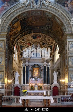 L'autel principal de l'église Santa Maria del Popolo, Rome, Italie Banque D'Images