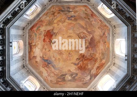 La fresque La Vierge en gloire par Raffaele Vanni dans la coupole de l'église de Santa Maria del Popolo, Rome, Italie Banque D'Images