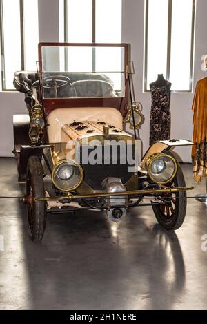 Malaga, Espagne - décembre 7, 2016 : un millésime 1906 Jackson USA voiture affichée à Malaga Musée de l'automobile en Espagne. Banque D'Images