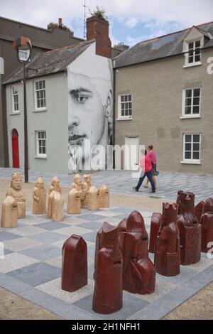 Waterford, République d'Irlande - 13 juin 2017: Jeu d'échecs dans la rue de Waterford en Irlande représentant l'invasion normande en 1169 AD qui ont abeille Banque D'Images