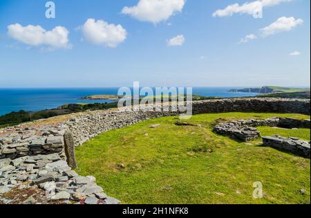 Knockdrum en pierre circulaire au sommet de la colline fort, Comté de Cork, Irlande Banque D'Images