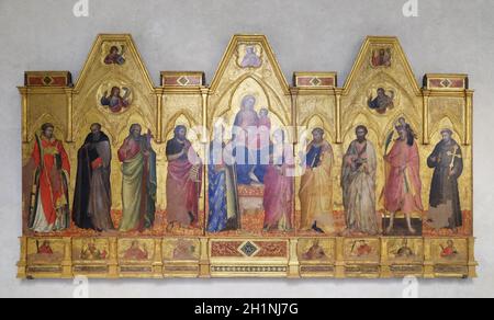 La Madone et lEnfant ont intronisé entre les Saints, la Basilique de Santa Croce (Basilique de la Sainte Croix) - La célèbre église franciscaine à Florence, Italie Banque D'Images