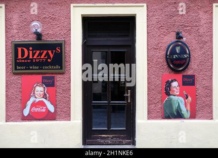 Bar Dizzy et publicité pour Coca Cola à Graz, Styrie, Autriche Banque D'Images