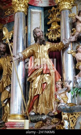 Statue de saint Joachim sur l'autel principal de l'église paroissiale notre Dame de neige à Kamensko, Croatie Banque D'Images