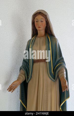 Vierge Marie, statue dans le couvent des Sœurs Franciscaines de l'Immaculée conception à Zagreb, Croatie Banque D'Images