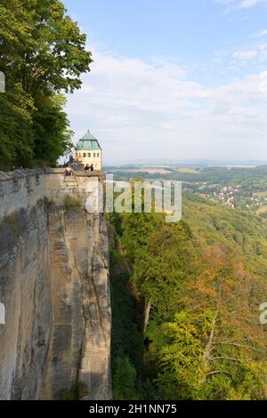 Königstein, Allemagne - 24 septembre 2020 : forteresse médiévale de Königstein, située sur une colline rocheuse au-dessus de l'Elbe en Suisse saxonne.C'est un Banque D'Images