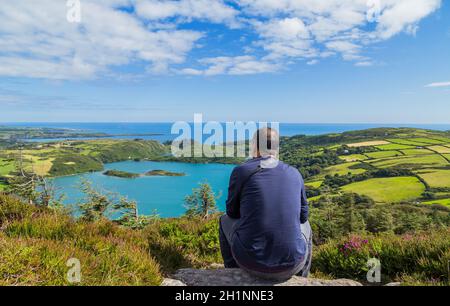 Homme au Lough Hyne, West Cork, Irlande Banque D'Images