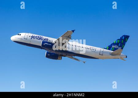 Los Angeles, Californie - 12 avril 2019 : avion JetBlue Airbus A320 à l'aéroport international de Los Angeles en Californie. Airbus est un aircra européen Banque D'Images