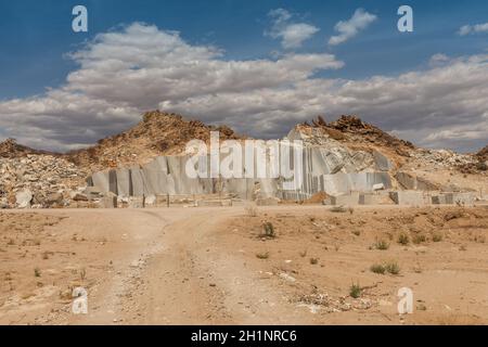 Carrière de marbre dans le sud de la petite ville de Karibib, Erongo, Namibie Banque D'Images