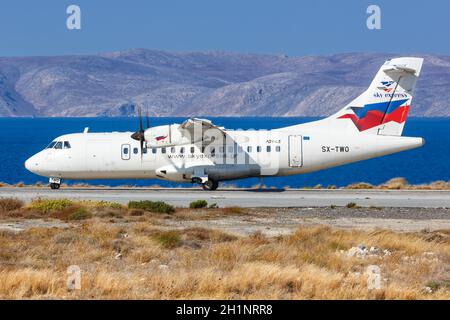 Héraklion, Grèce - 15 septembre 2018 : avion Sky Express ATR 42-500 à l'aéroport d'Héraklion (HER) en Grèce. Banque D'Images