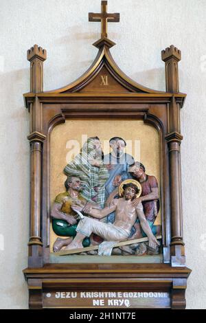 11e Chemin de Croix, la Crucifixion : Jésus est cloué à la croix, Mère Teresa cathédrale en Vau i Dejes, Albanie Banque D'Images