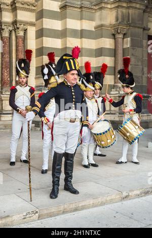 Marseille, France - le 4 décembre 2016 : Costume ancien de l'Armée à la reconstruction de l'événement historique en face de la cathédrale de la Major à Marseill Banque D'Images