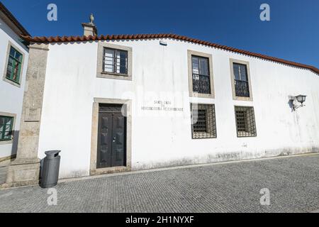 Esposende, Portugal - 21 février 2020 : détail architectural du Musée d'Art Sacré de l'Église de Mercy (Santa Casa Misericordia de FAO) dans le Banque D'Images