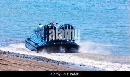 Sur aéroglisseur Pasific océan dans la péninsule du Kamtchatka Banque D'Images