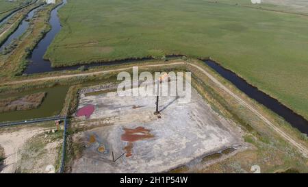 Système d'une torche sur un champ de pétrole. Salon Système de torche. Banque D'Images