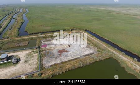 Système d'une torche sur un champ de pétrole. Salon Système de torche. Banque D'Images