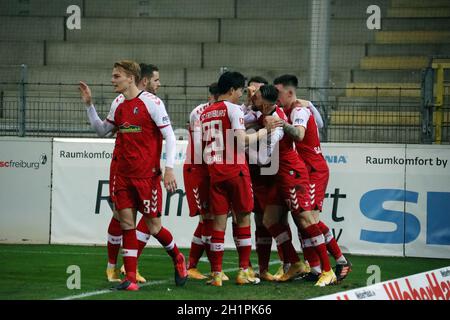 Die Freiburger Spieler à Feierlaune, bejubeln das Tor zum 2:0 durch Jonathan Schmid (Freiburg), 1.FBL: 20-21:20.Sptg.SC Freiburg - Borussia Dort Banque D'Images