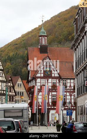 Rathouse sur la place Marktplatz à Bad Urach, Allemagne Banque D'Images