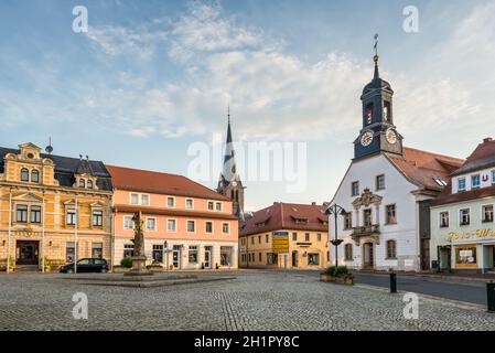 Wilsdruff, Allemagne - 30 mai 2016 : Ville de Wilsdruff tôt le matin, près de Dresde, Saxe, Allemagne. Dresde se trouve à 14 km de la ville. Banque D'Images