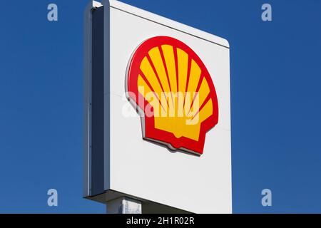 Stuttgart, Allemagne - 17 mai 2020 : logo de la station-service Shell service en Allemagne. Banque D'Images