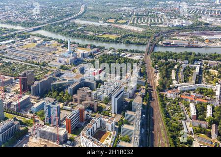 Francfort, Allemagne - 27 mai 2020: Niederrad Bürostadt Buerostadt bâtiments ville de photo aérienne en Allemagne. Banque D'Images