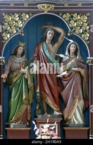 Saints Catherine, Sébastien et Lucia, statue sur l'autel des Saints Fabian et Sebastian à la paroisse notre-Dame des miracles d'Ostarije, Croatie Banque D'Images