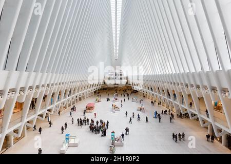 New York City, New York – 28 février 2020: Centre commercial mondial Station by Santiago Calatrava in New York City, New York. Banque D'Images