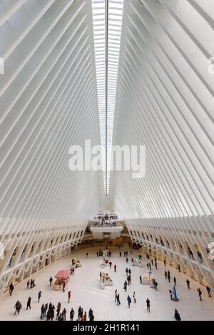 New York City, New York – 28 février 2020: Centre commercial mondial Station by Santiago Calatrava in New York City, New York. Banque D'Images