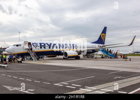 Southend, Royaume-Uni - 6 juillet 2019 : avion Boeing 737-800 de Ryanair à l'aéroport de Londres Southend (SEN) au Royaume-Uni. Boeing est un américain Banque D'Images