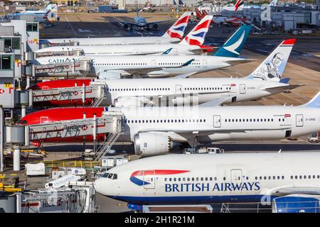 Londres, Royaume-Uni - 31 juillet 2018 : avions à l'aéroport de Londres Gatwick (LGW) au Royaume-Uni. Banque D'Images